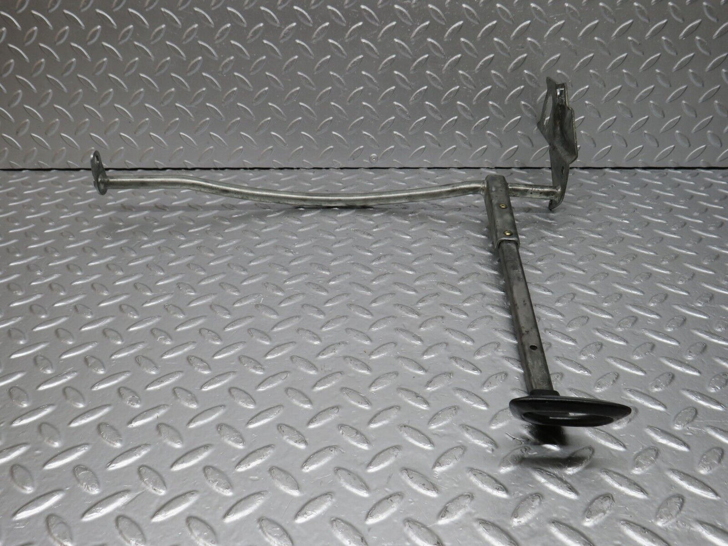33202 Mercedes-Benz C107 R107 Front Right Seat Sliding Adjust Handle