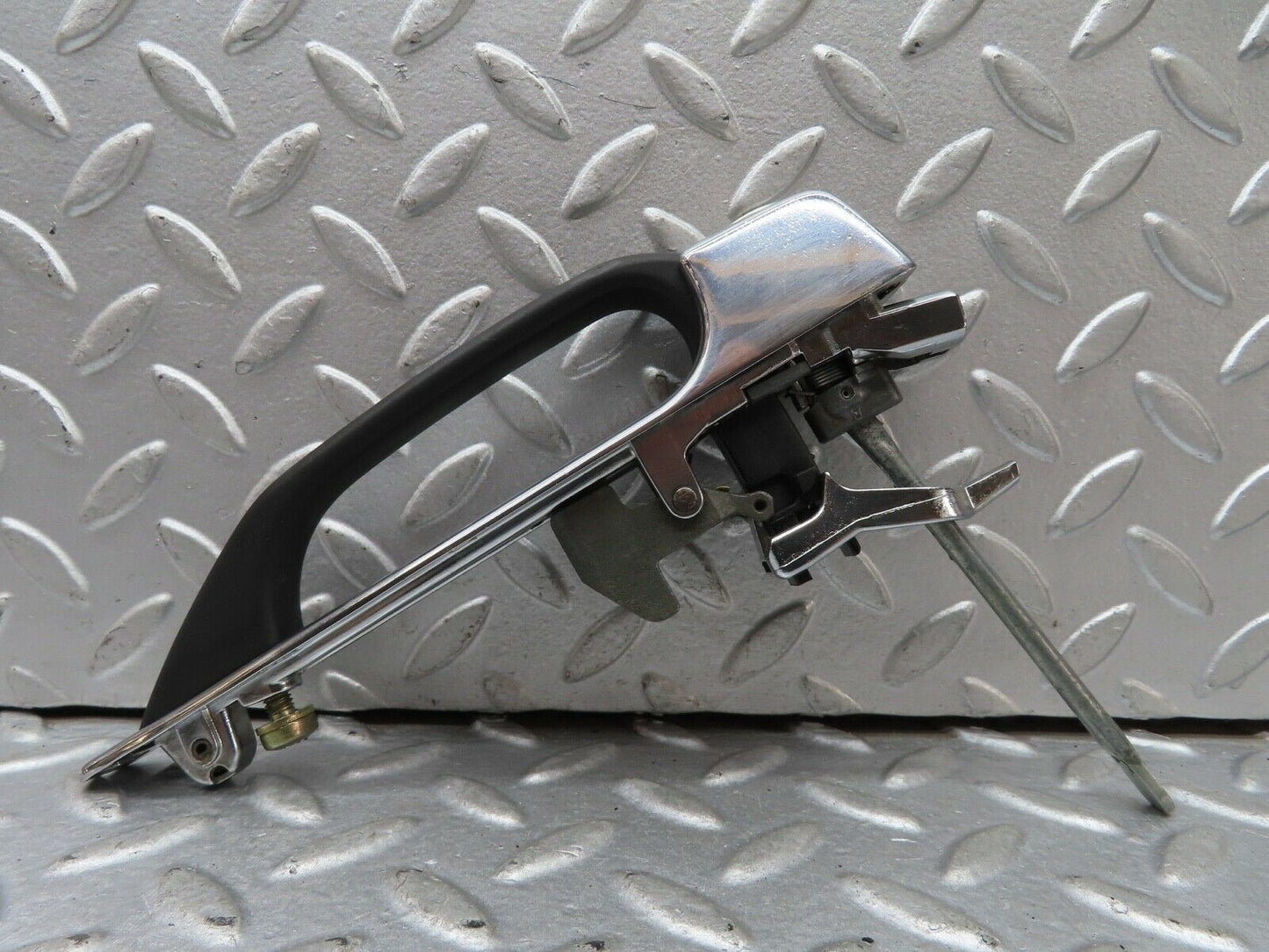 19150 Mercedes-Benz W123 300D Front Exterior Door Handle 1237600159