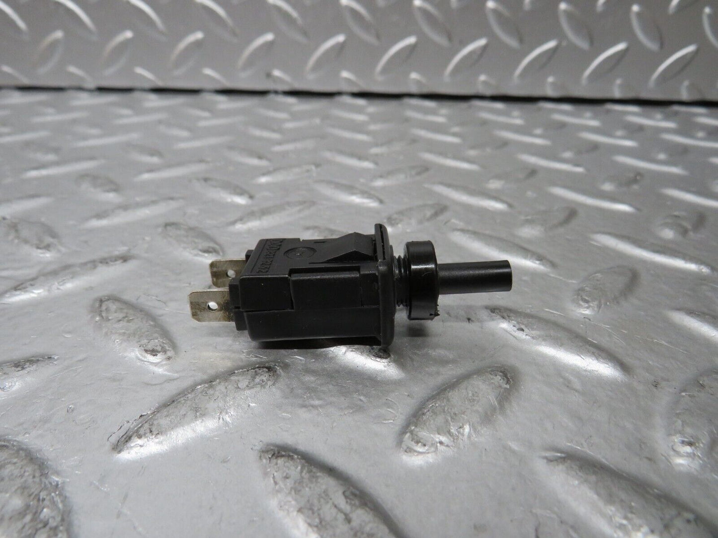 29898 Mercedes-Benz W123 230E Glove Box Light Switch 0008213252