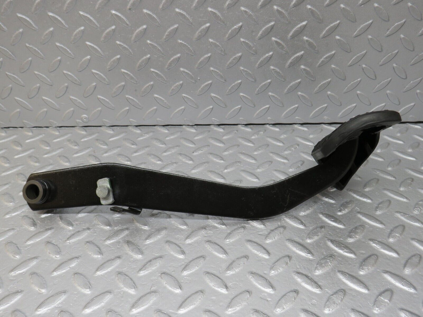 36536 Mercedes-Benz W201 190E 2.0L Brake Pedal With Rubber 1232910082