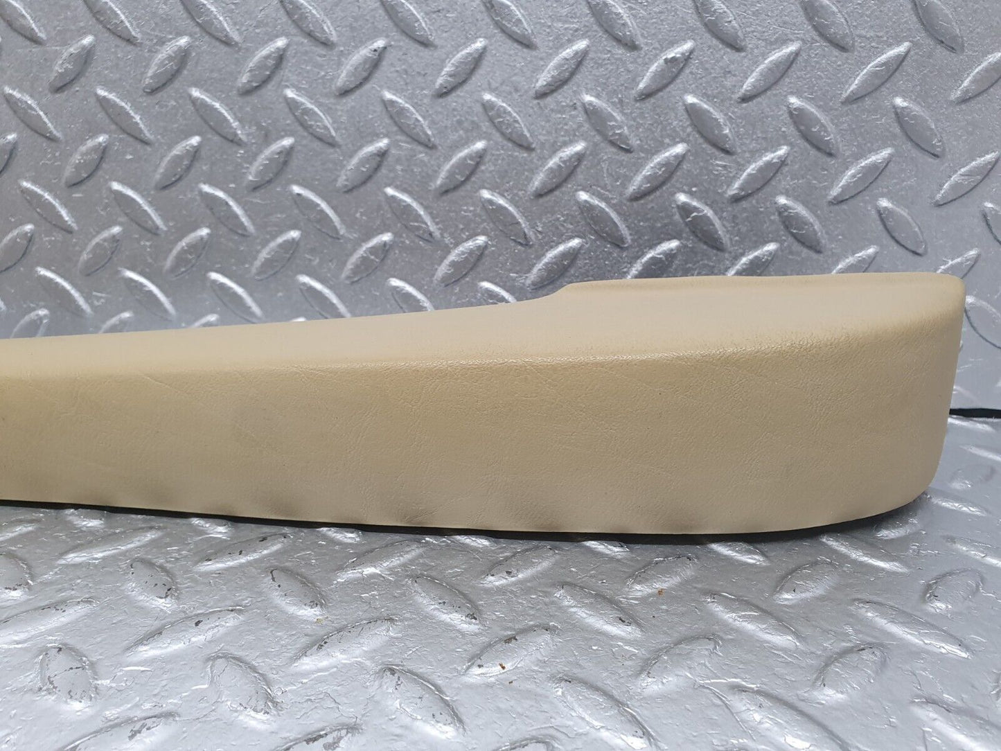 40928 Mercedes-Benz W126 300SE Front Right Interior Door Handle Beige