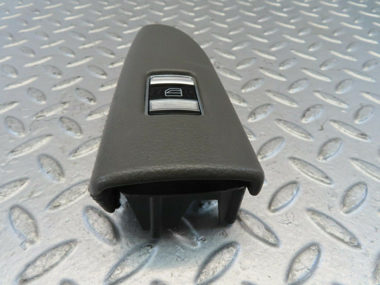 11181 Mercedes-Benz W221 S320 Rear Right Window Control Switch P0110638