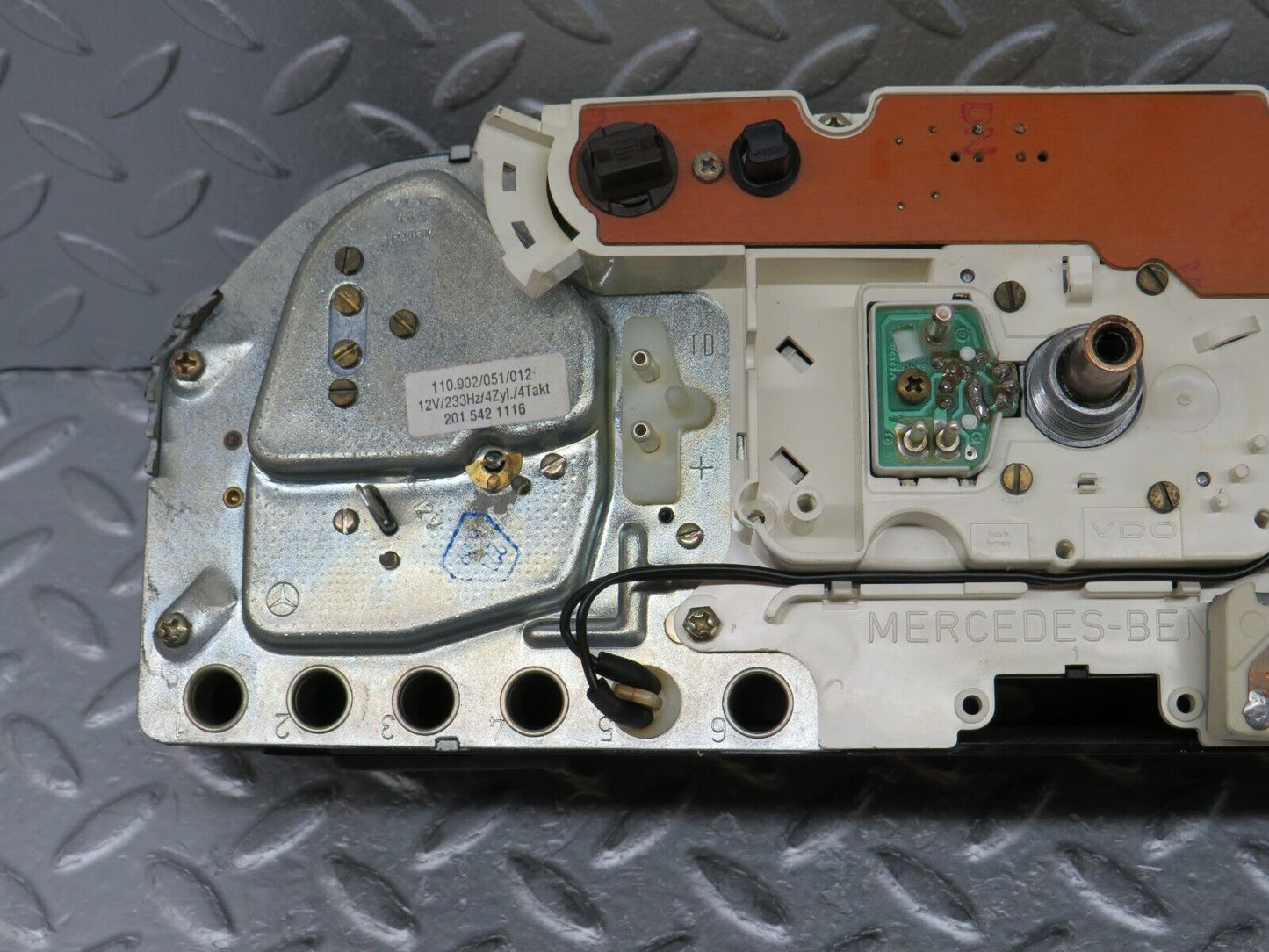 36528 Mercedes-Benz W201 190E Instrument Cluster 2015438321 2015422306