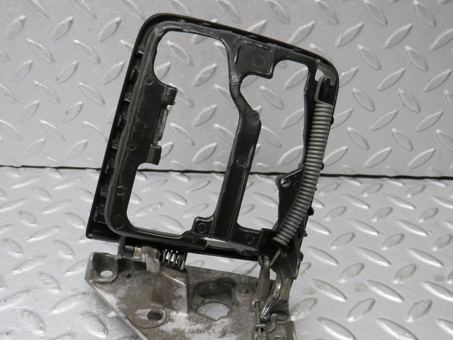 38200 Mercedes-Benz W201 190E 2.0L Wing Mirror Bracket With Frame Left 1248110541 1248110335