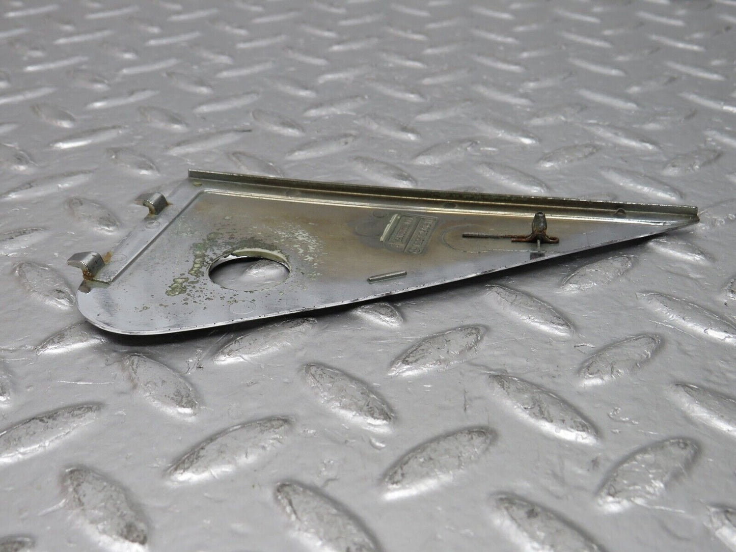 31002 Mercedes-Benz W123 230E Mirror Triangle Cover Right 1237250811