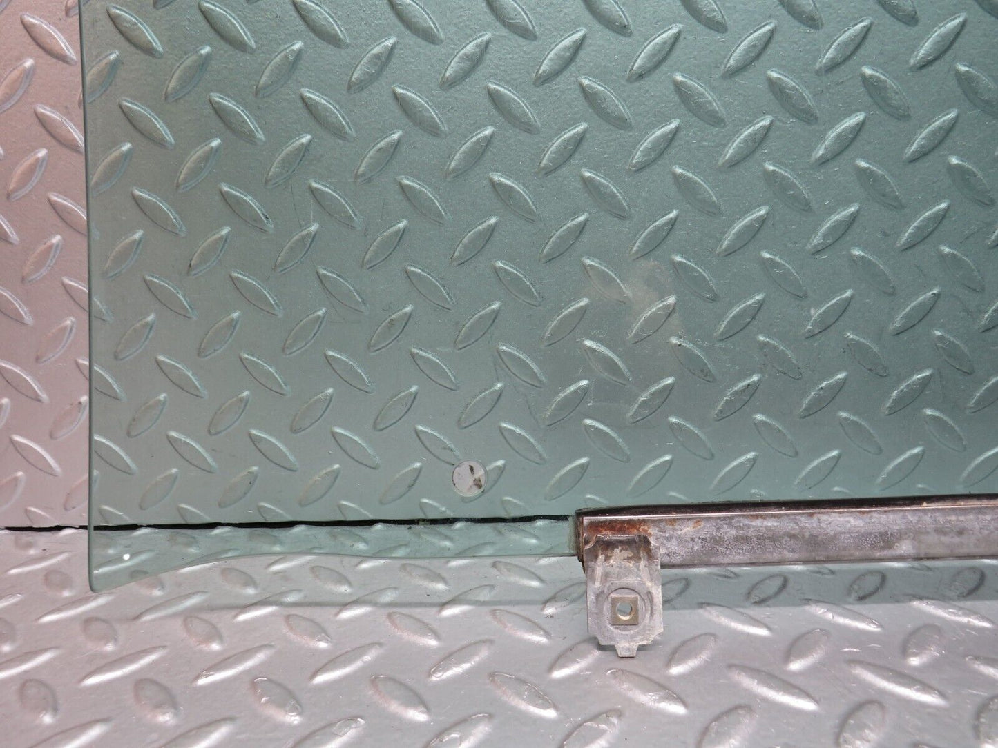 39665 Mercedes-Benz R129 320SL Coupe Left Door Window Glass