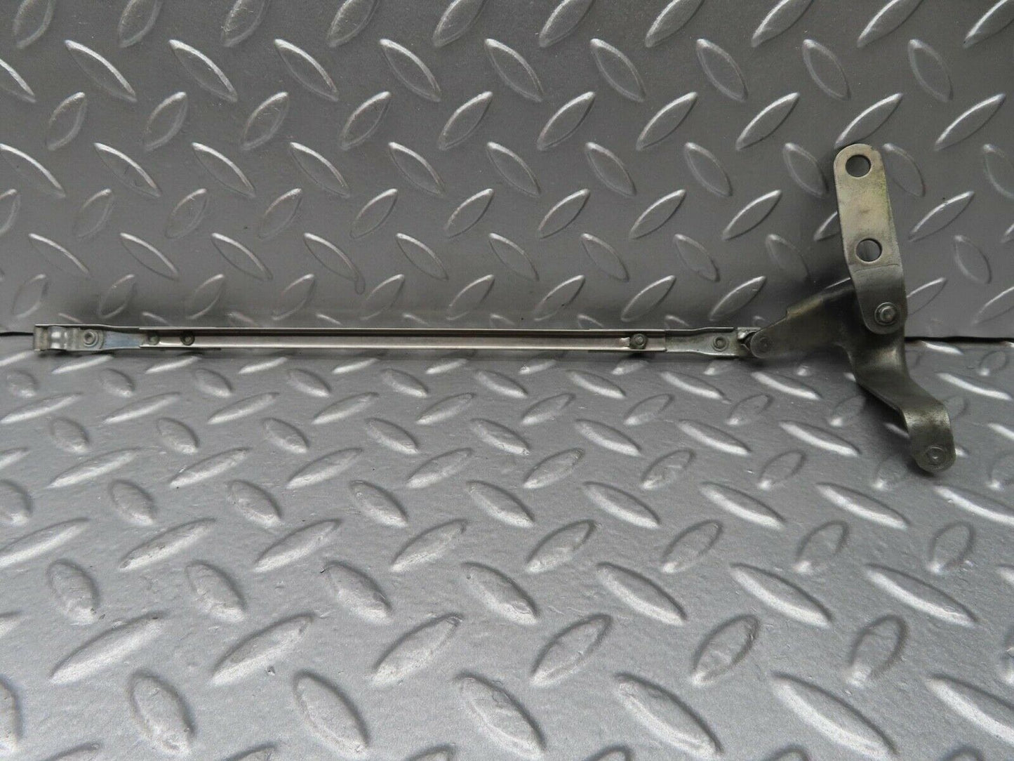 14059 Mercedes-Benz C107 280SLC Throttle Linkage