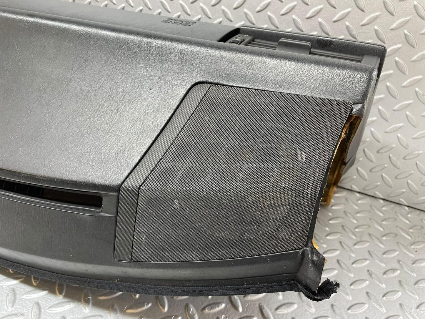 37966 Mercedes-Benz A124 320E Cabriolet Dashboard Black
