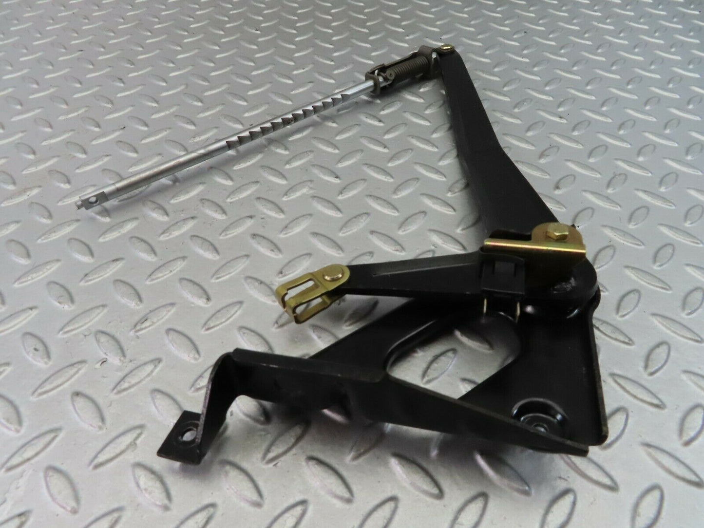 7740 Mercedes-Benz S123 230TE Wagon Handbrake Regulator
