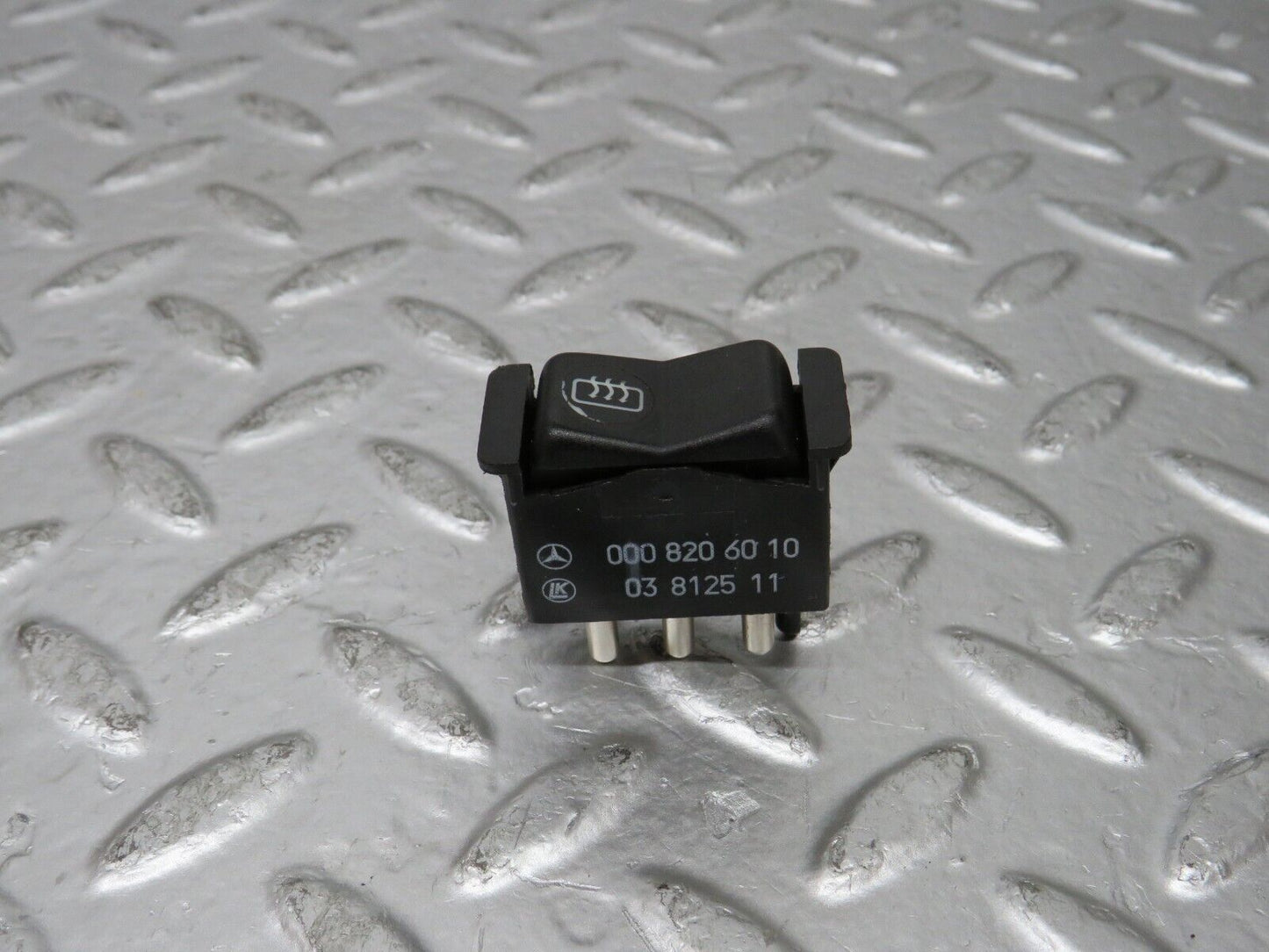 25347 Mercedes-Benz W201 190D Rear Heated Window Switch 0008206010