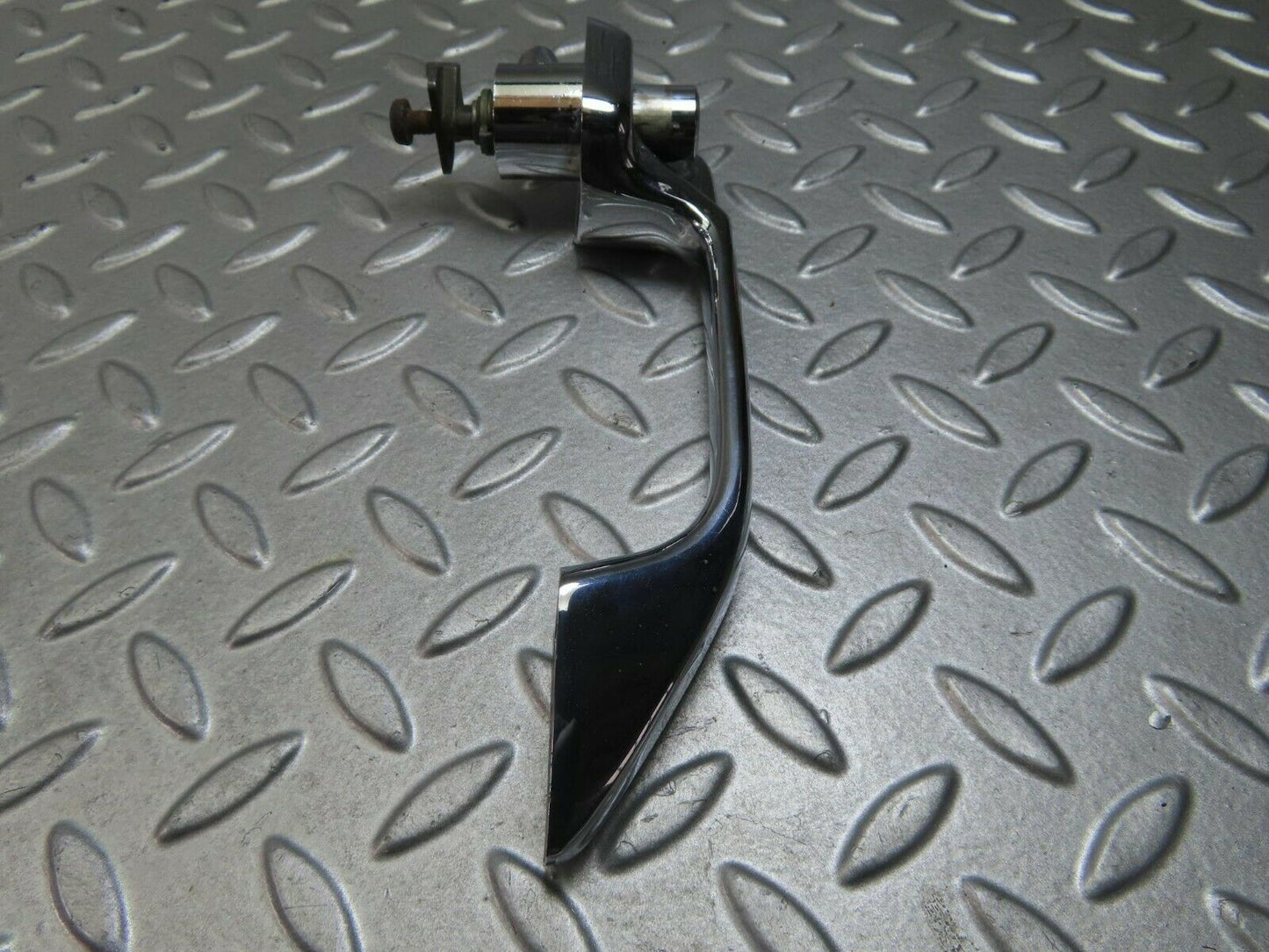 8806 Mercedes-Benz W108 Chrome Door Handle Front Right No Key 1087661401