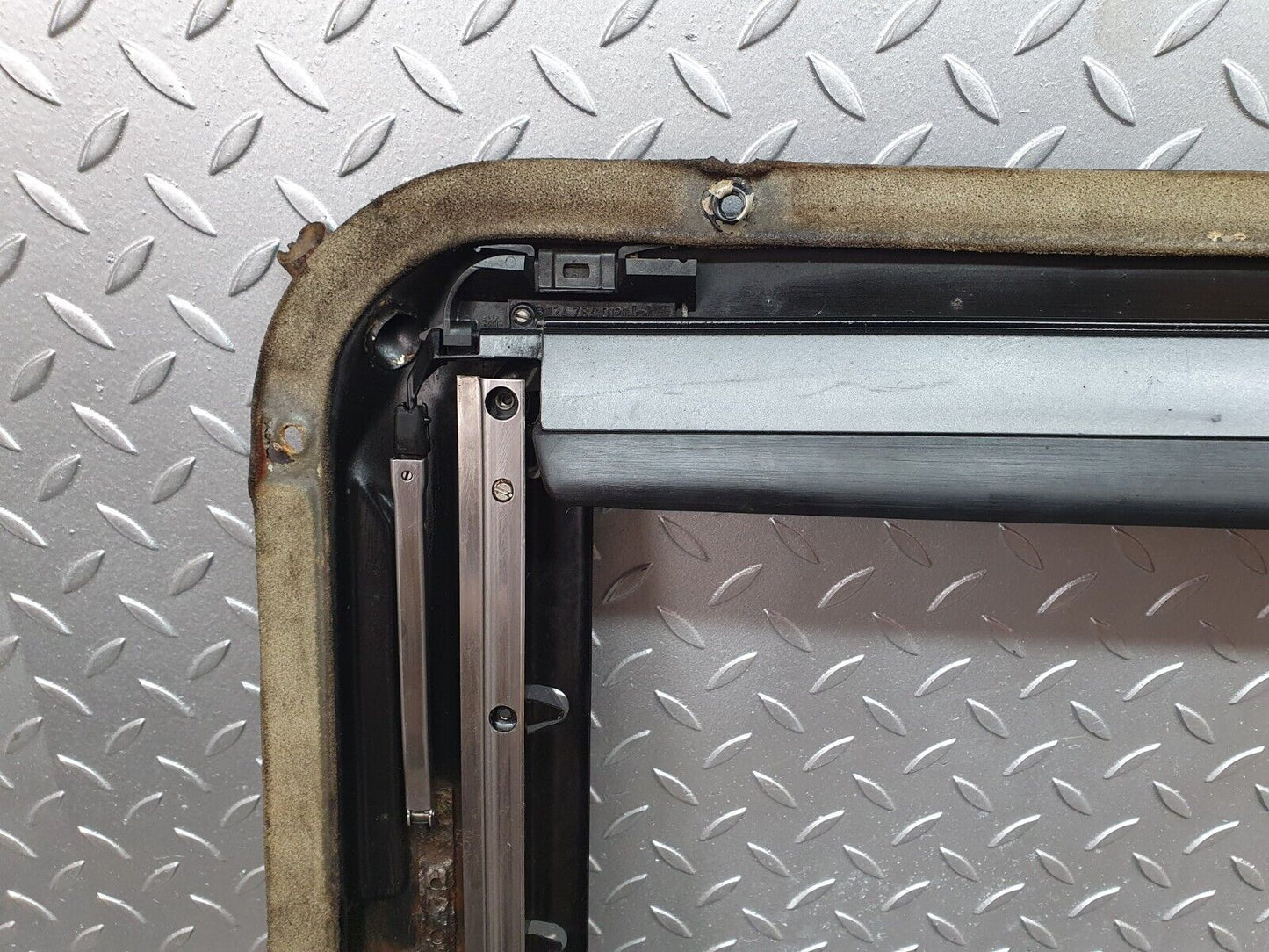41575 Mercedes-Benz W124 200E Power Sunroof Frame 2017800144