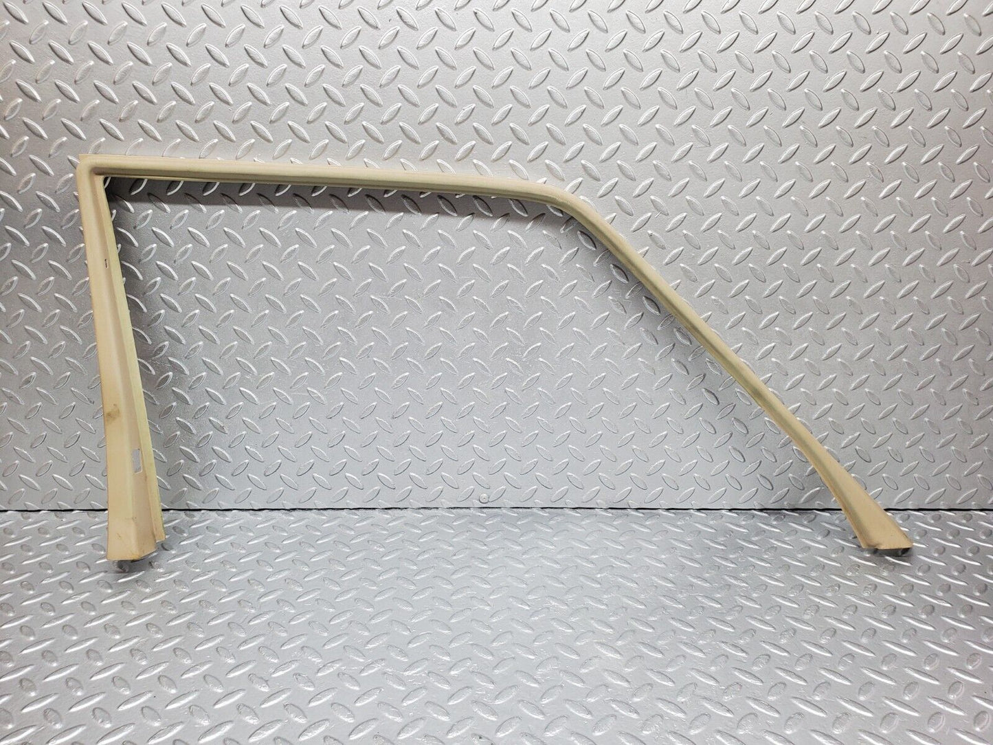 45861 Mercedes-Benz W126 420SE Front Left Door Window Frame Cover 1267250371