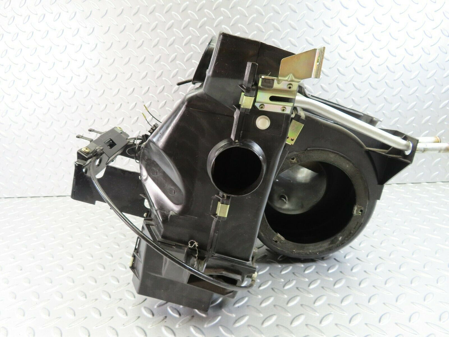 7670 Mercedes-Benz S123 230TE Wagon Heater Box Blower Housing Behr 1238300508