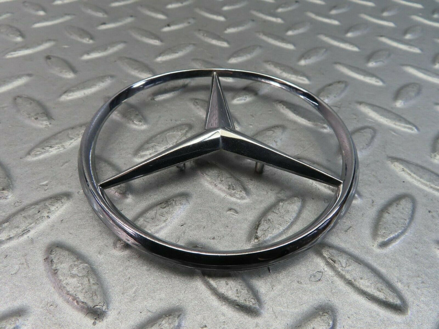 9531 Mercedes-Benz C124 300CE Coupe Chrome Rear Emblem 2017580058