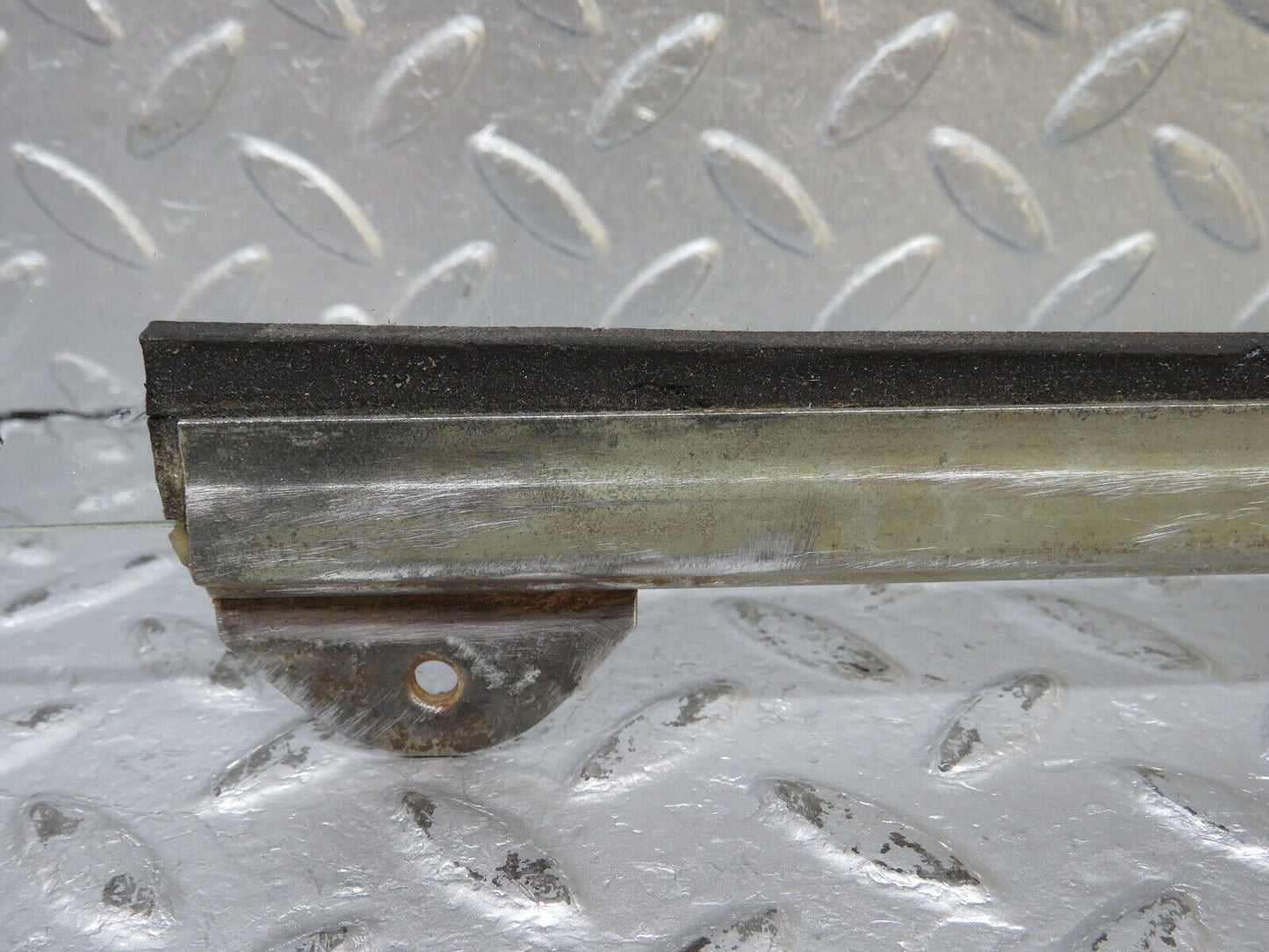 40267 Mercedes-Benz W110 230 Front Right Door Window Glass