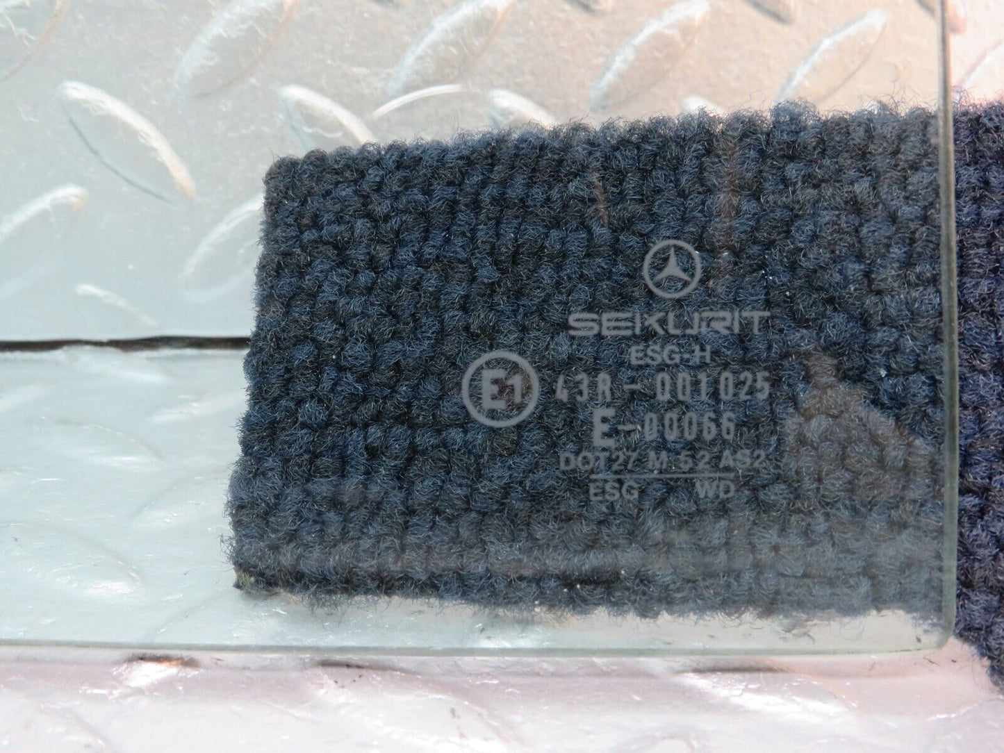40187 Mercedes-Benz R107 Hardtop Quarter Window Glass Left Side