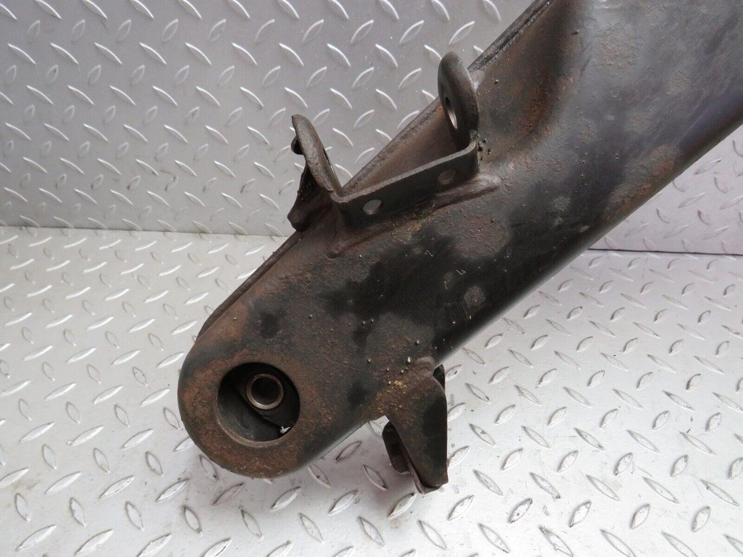 4090 Mercedes-Benz S123 200T Wagon Rear Subframe Axle Carrier Suspension