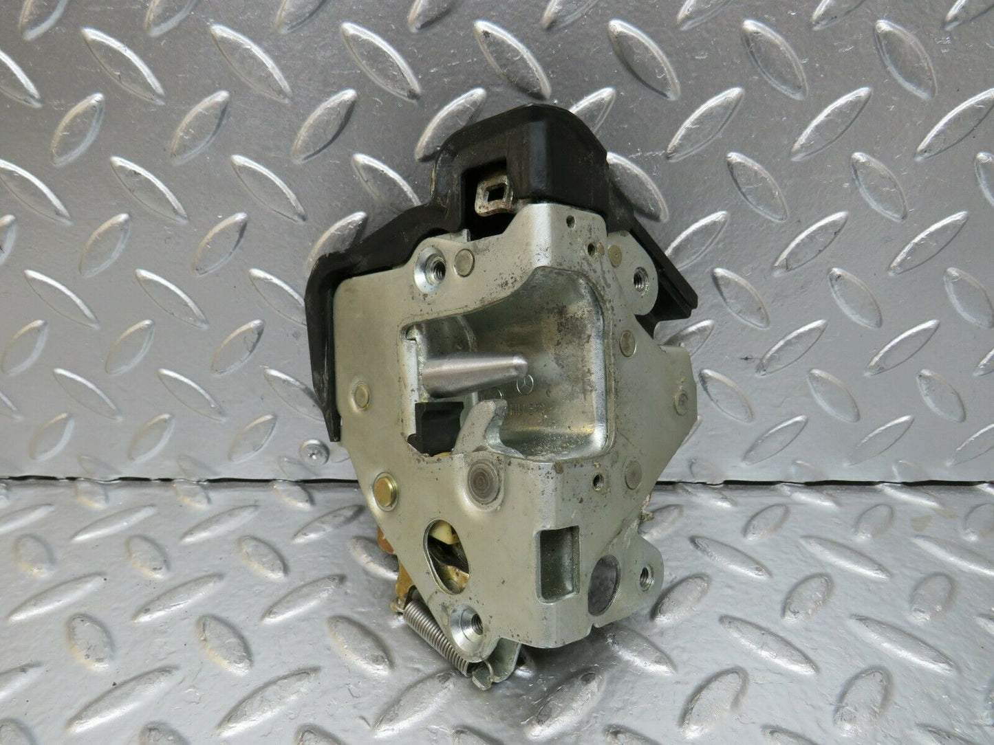 23953 Mercedes-Benz W123 280E Rear Left Door Lock Mechanism 1237330108