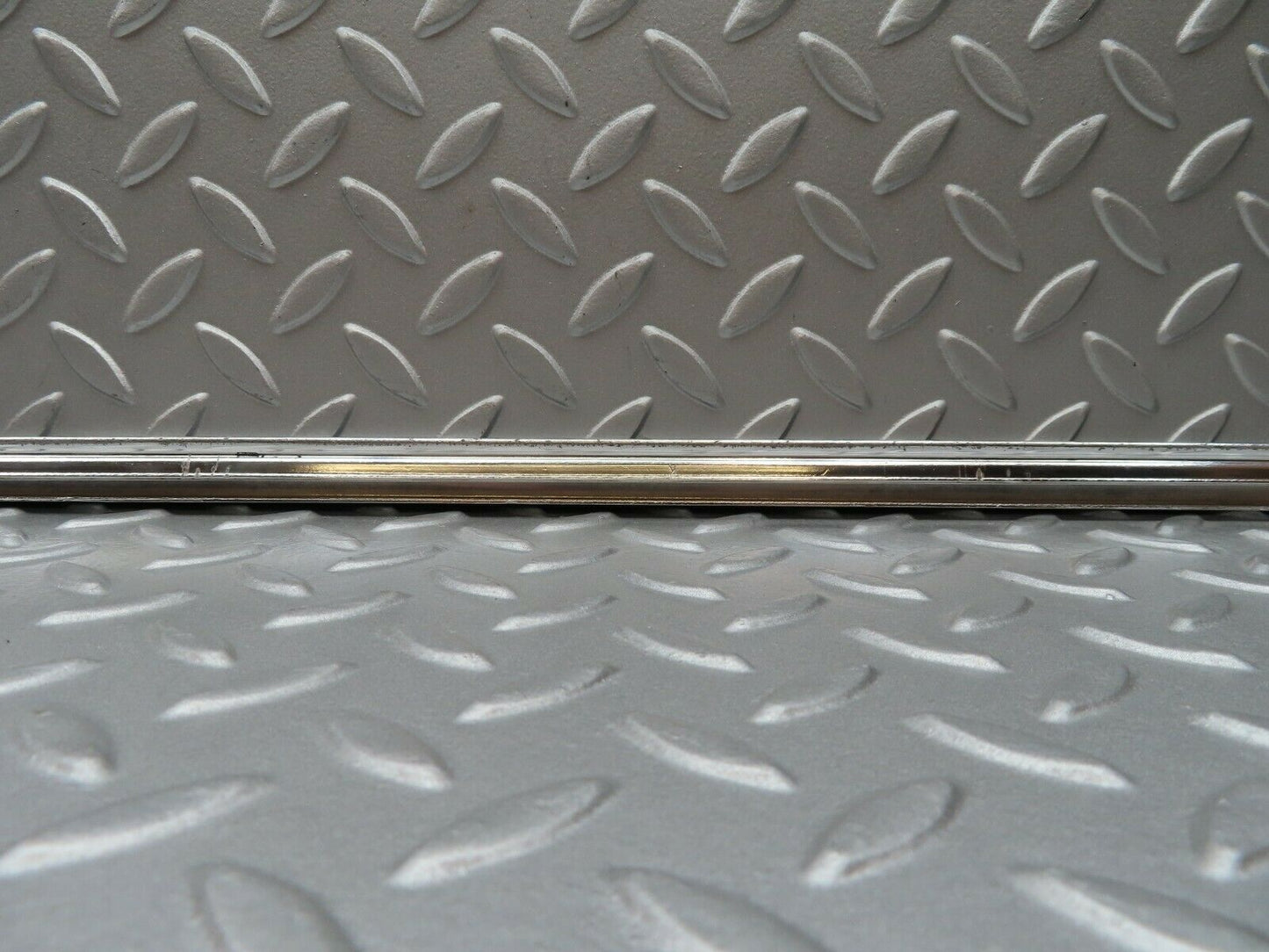 3742 Mercedes-Benz S123 200T Wagon Front Right Door Chrome Moulding Trim