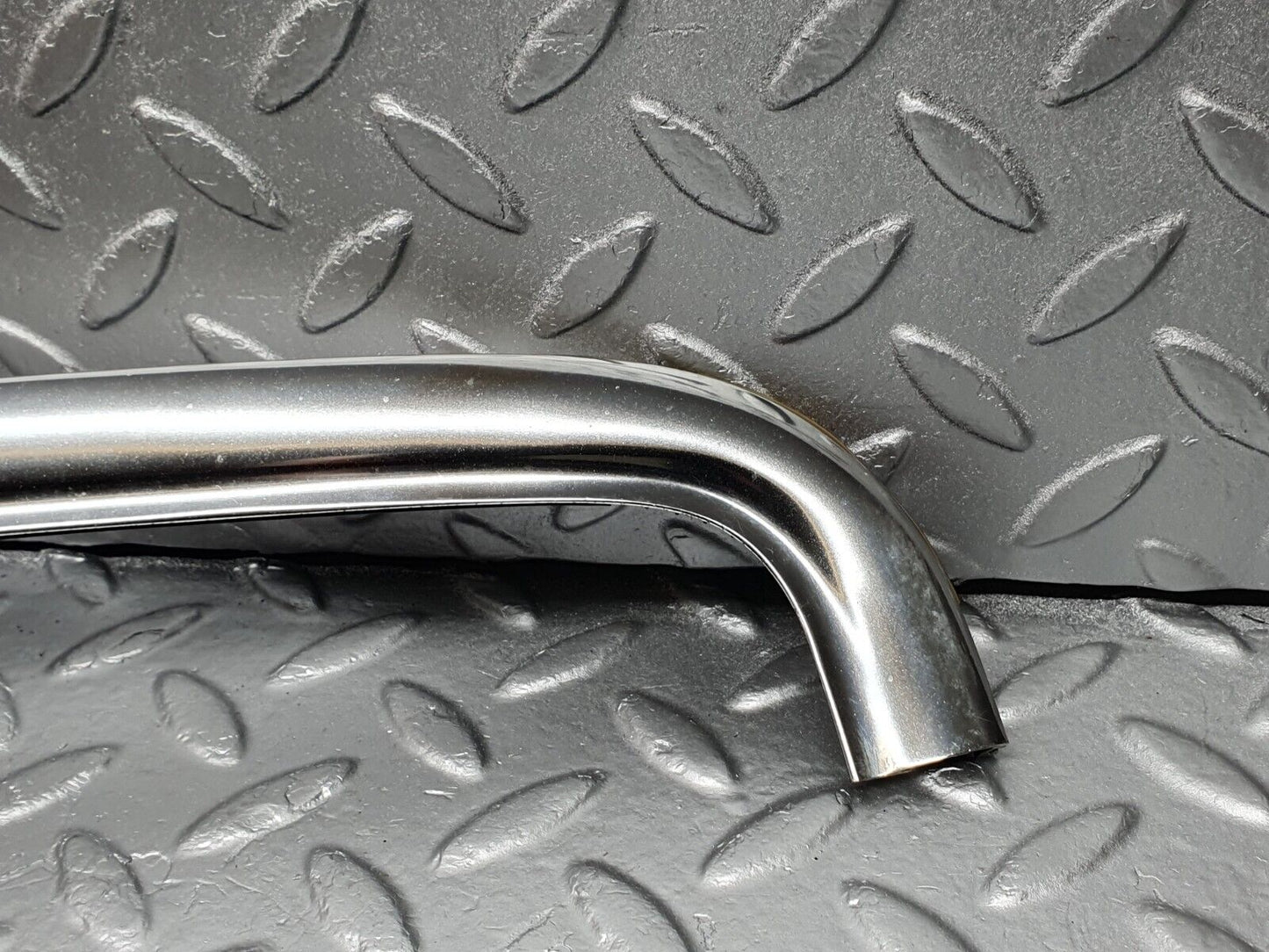 41296 Mercedes-Benz W126 300SE Front Windscreen Top Chrome Frame Trim