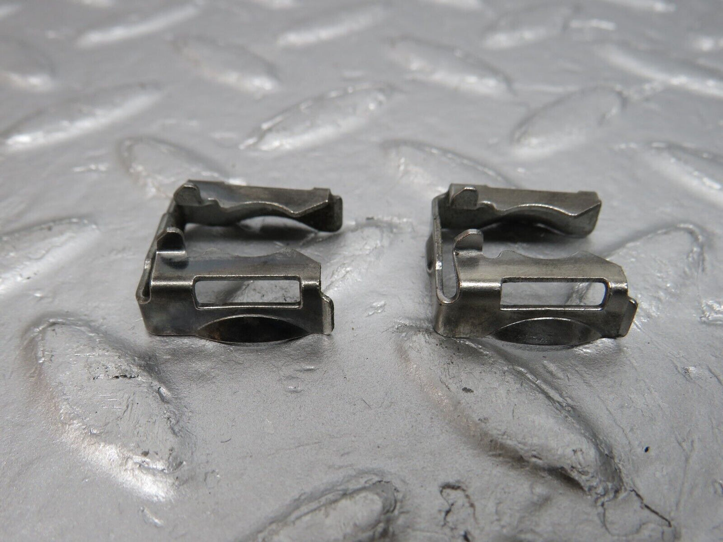 39776 Mercedes-Benz R129 320SL Coupe Fuel Injector Bracket 2x