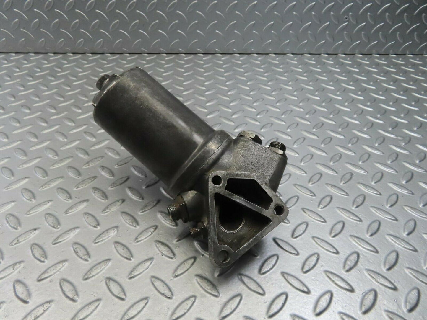 8936 Mercedes-Benz W108 Oil Filter Housing