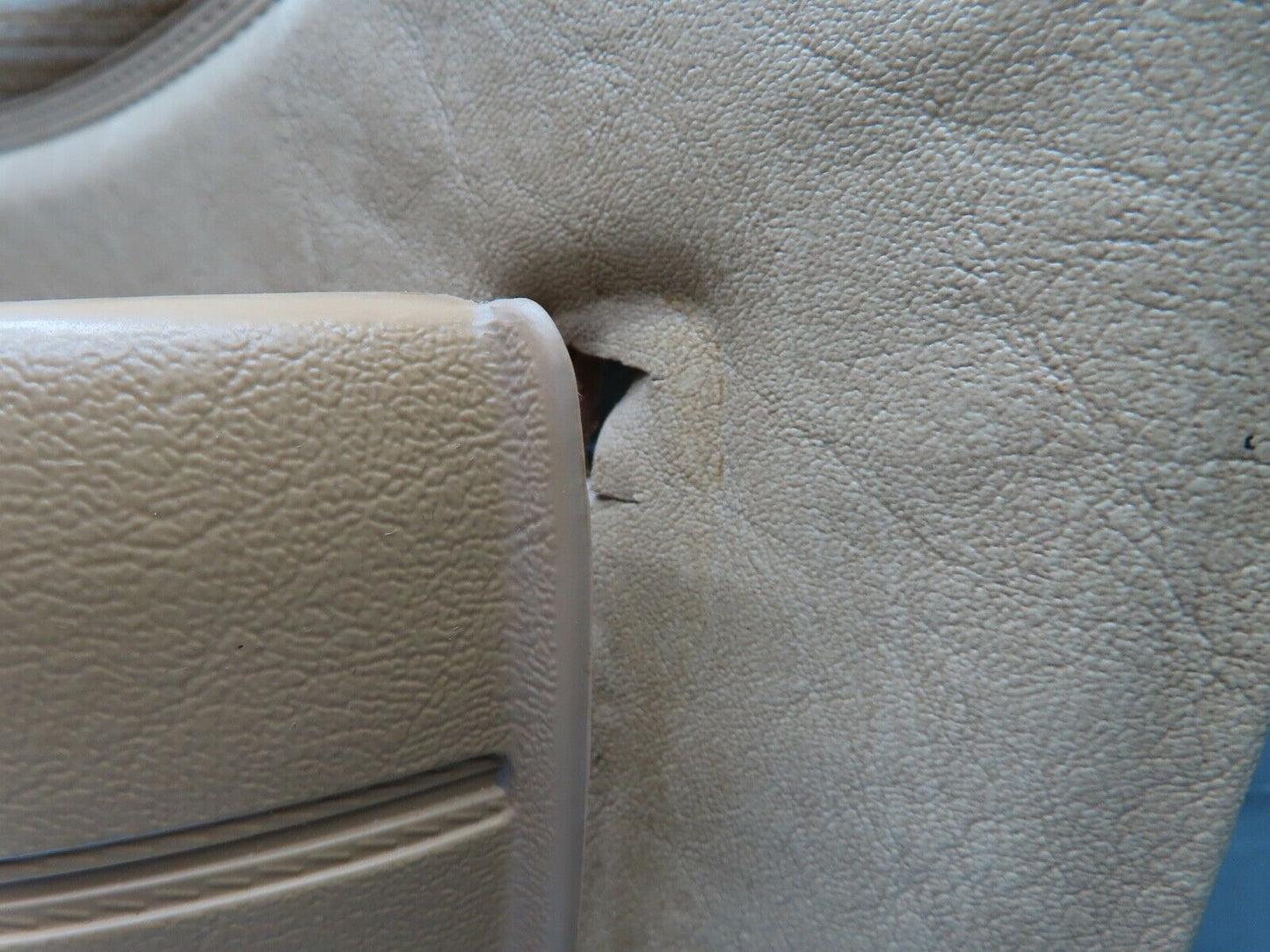 21125 Mercedes-Benz W123 230E Front Left Door Card Beige