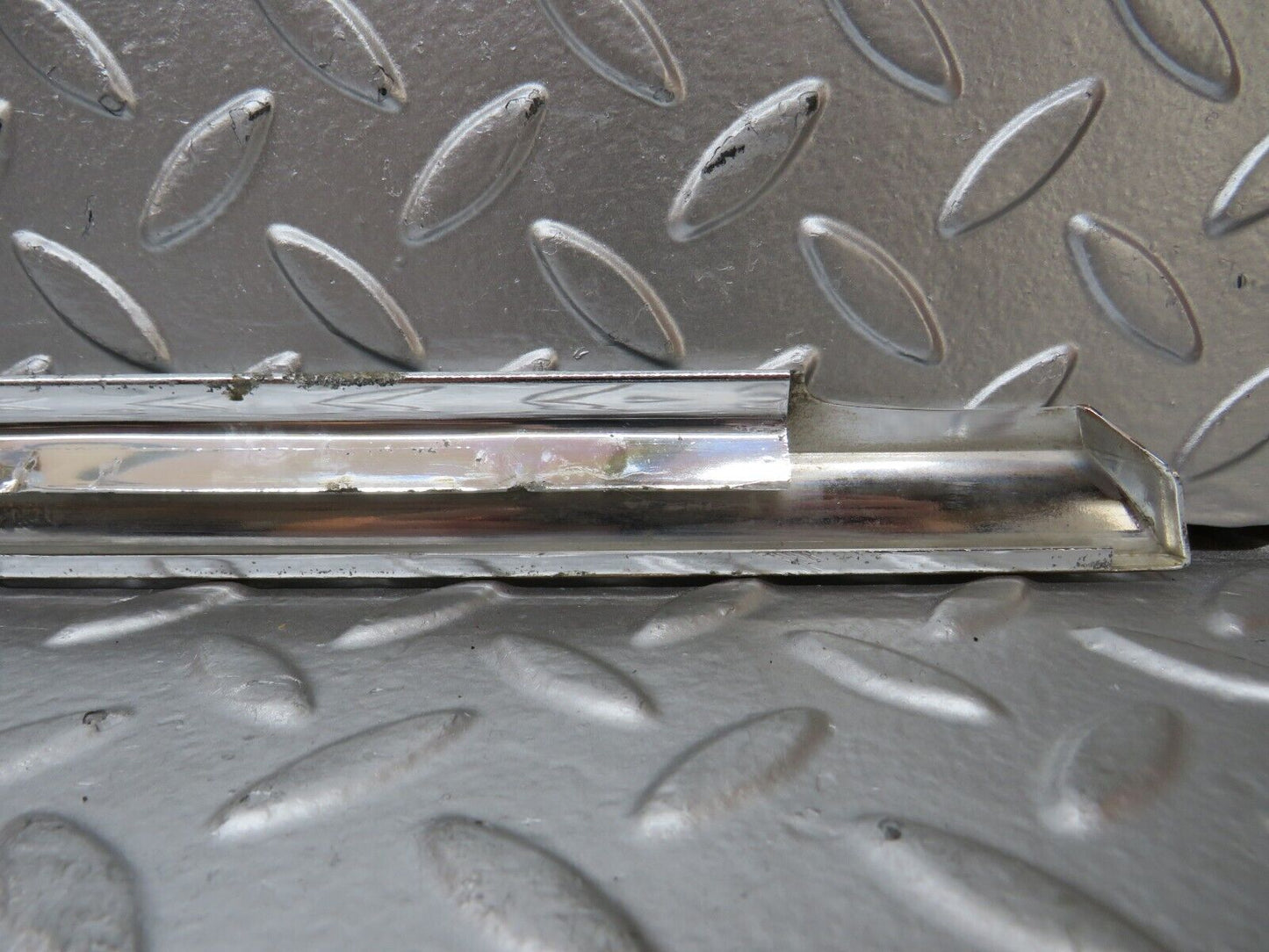 26406 Mercedes-Benz W116 450SE Front Left Door Chrome Trim
