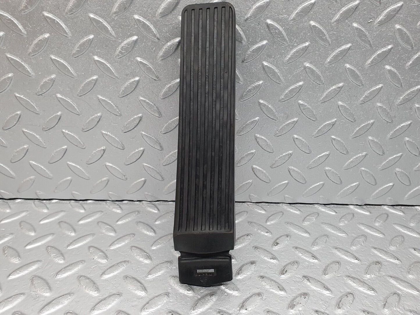 41059 Mercedes-Benz W126 300SE Accelerator Pedal With Rubber 1233010082 1263000504