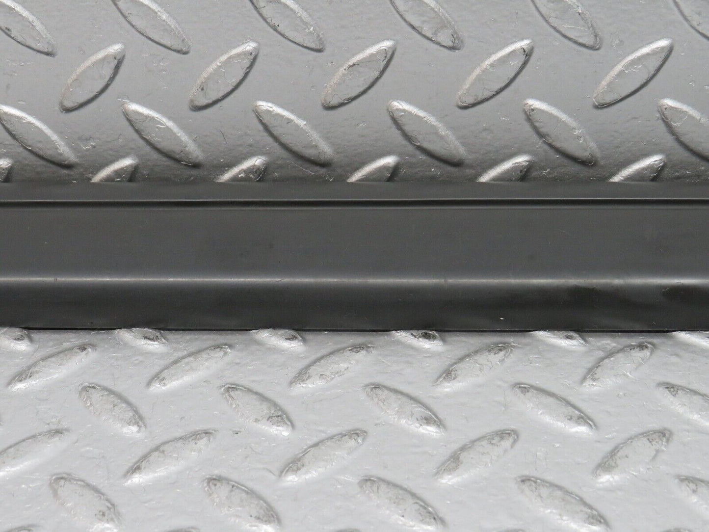 32299 Mercedes-Benz S124 300TE Wagon Front Right Door Lower Moulding Trim