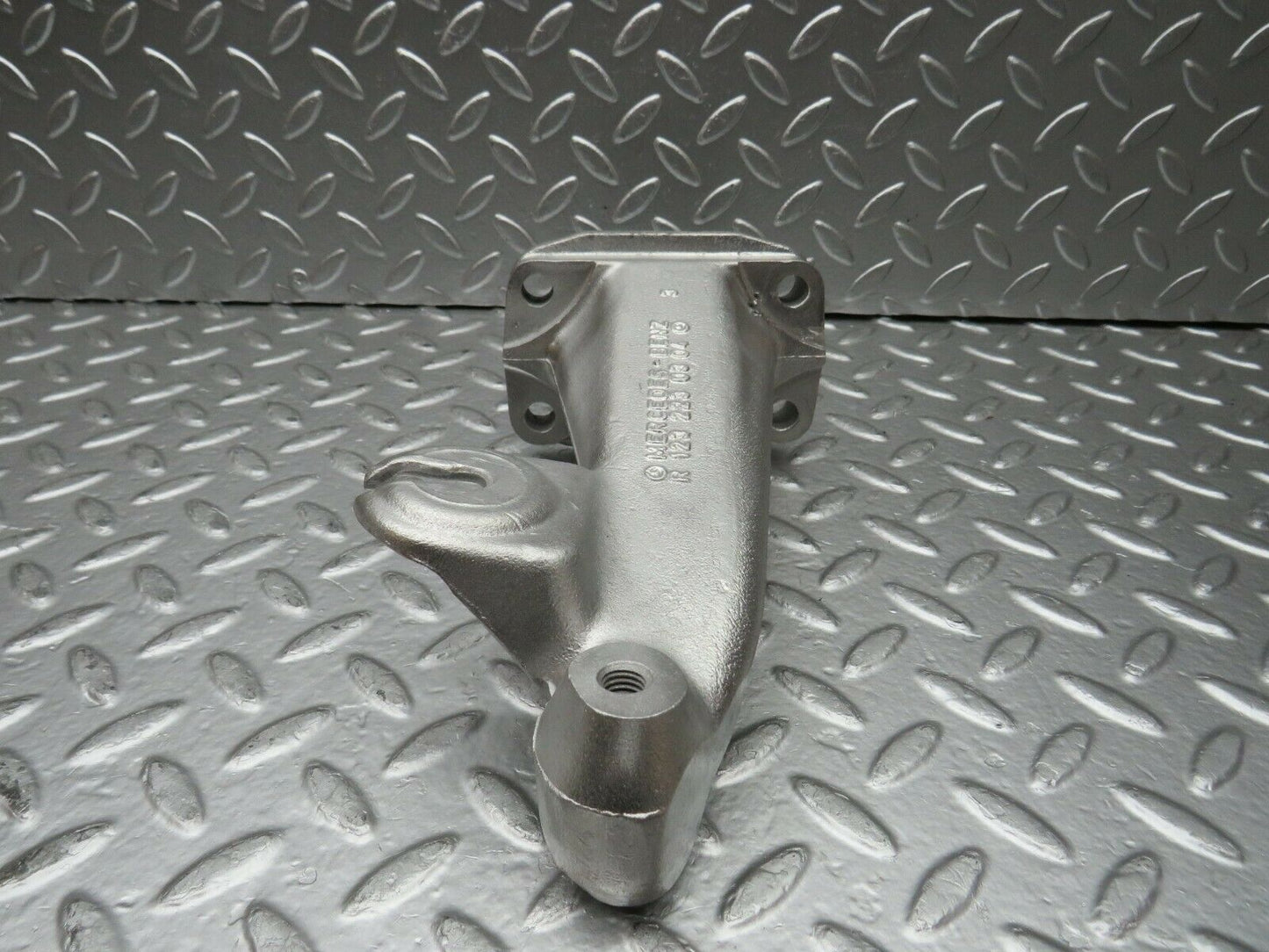 24110 Mercedes-Benz W123 280E Engine Mount Bracket 1232230304