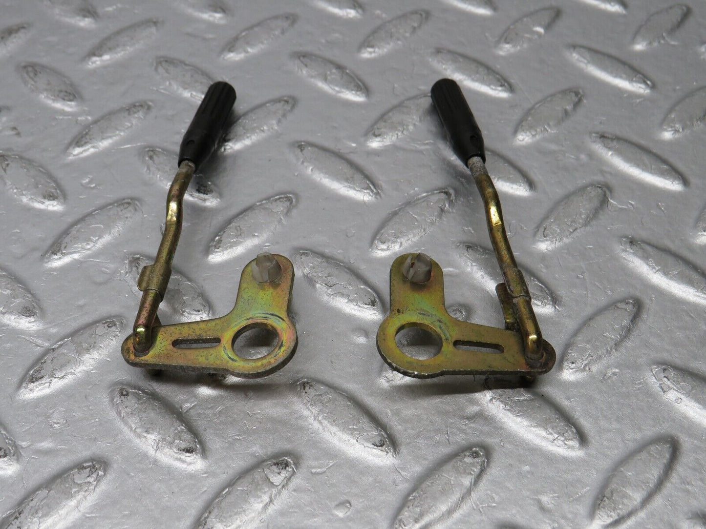 38915 Mercedes-Benz W201 190E 2.6L Rear Door Lock Knob