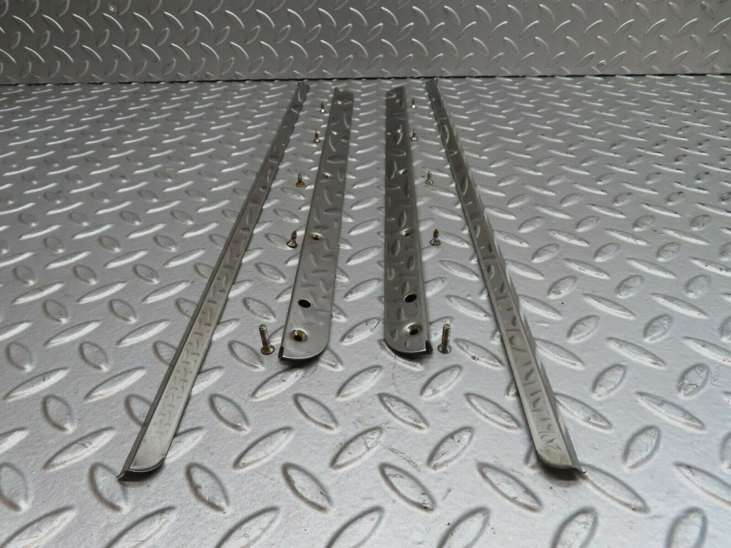 15464 Mercedes-Benz W123 230E Sunroof Chrome Trim Set