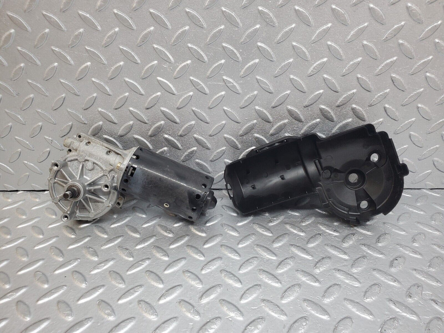44780 Mercedes-Benz W124 220E Wiper Motor Bosch & Cover 0390241425 1390591046