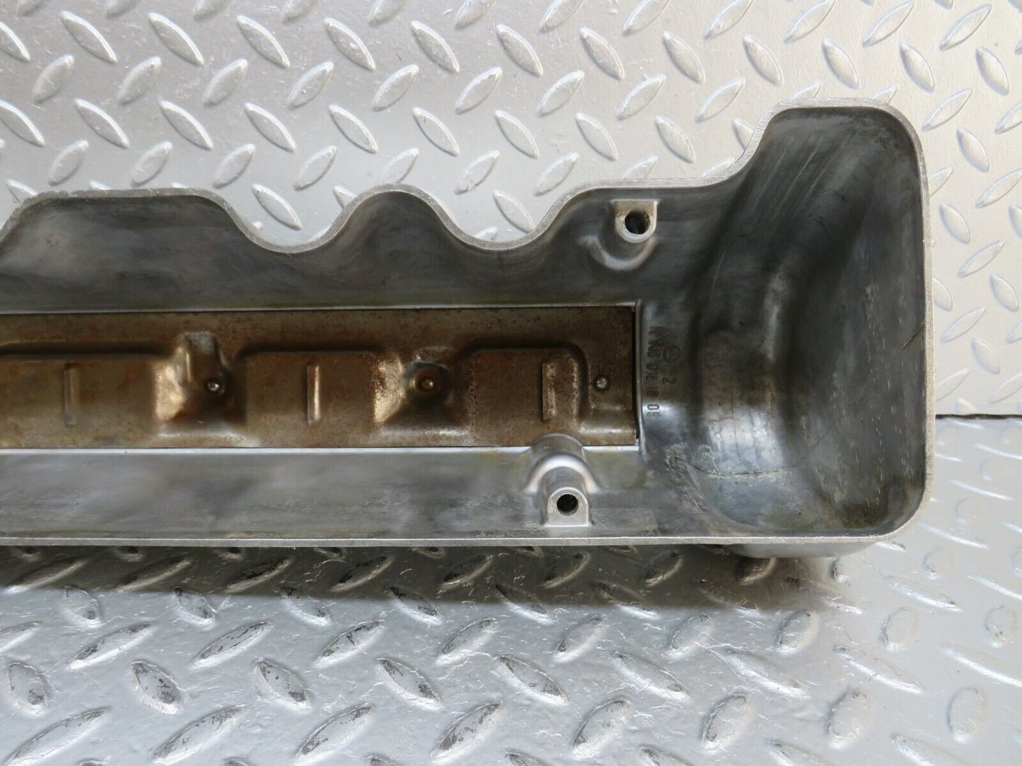 32844 Mercedes-Benz C107 R107 350 V8 Cylinder Head Valve Cover Left 1160161805