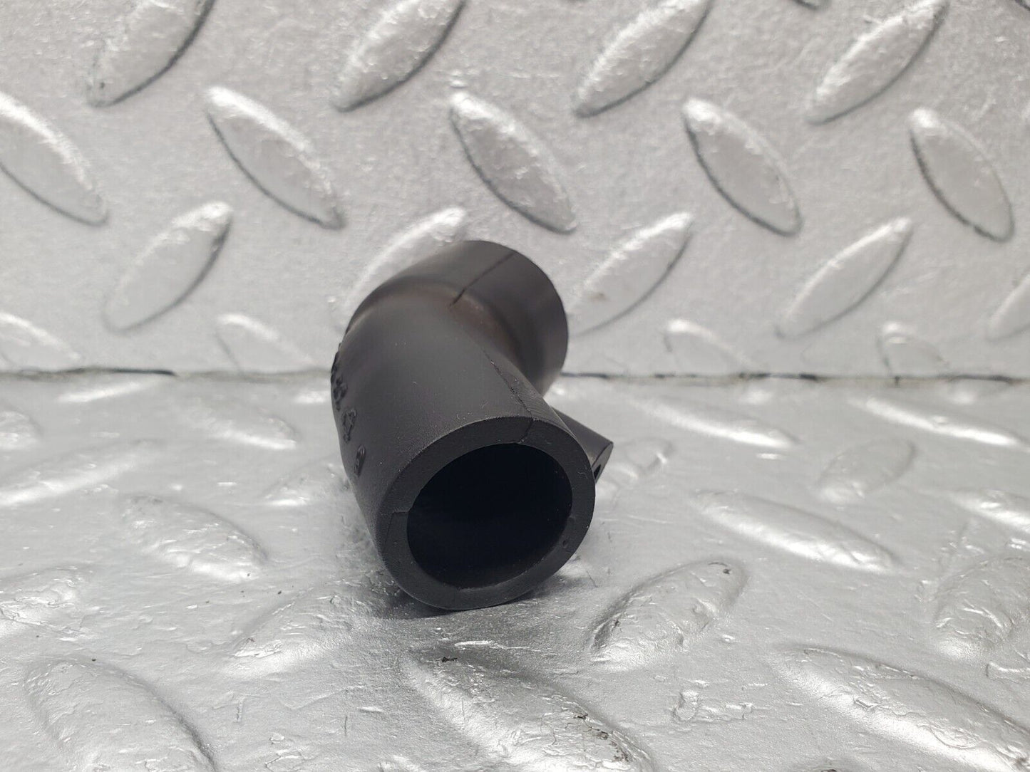 46084 Mercedes-Benz W126 420SE Crankcase Breather Hose Pipe 1170940882