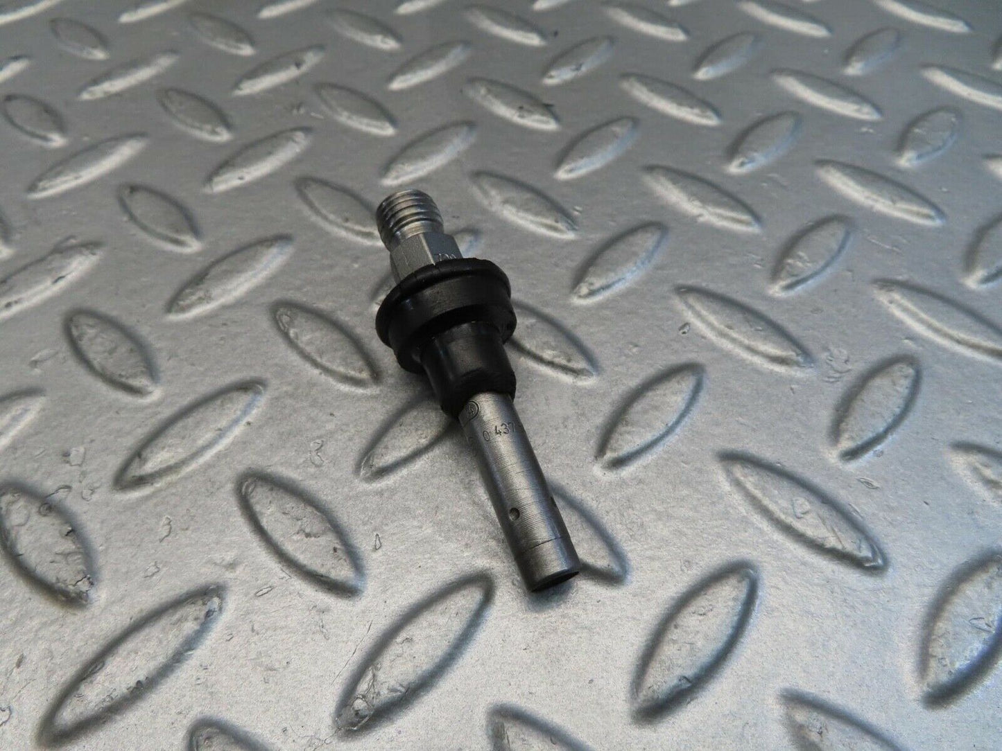 11040 Mercedes-Benz R107 W116 Fuel Injector Bosch 0437502010