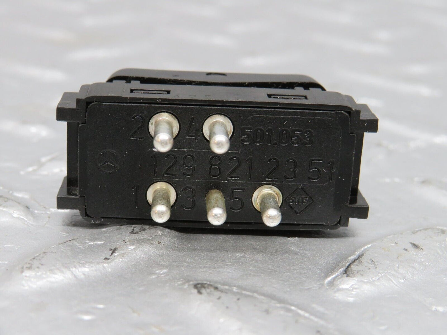 39639 Mercedes-Benz R129 320SL Coupe Rear Windscreen Defroster Switch 1298212351