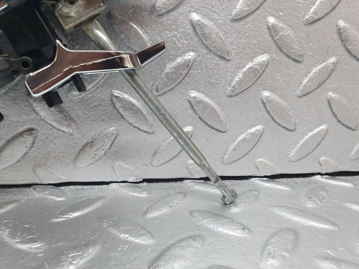 43969 Mercedes-Benz C123 230CE Coupe Left Door Exterior Handle No Key