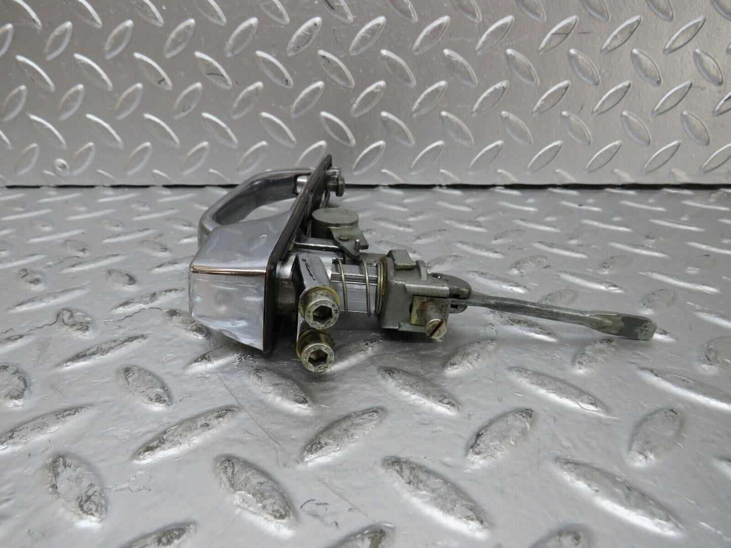 26081 Mercedes-Benz W116 450SE Chrome Door Handle Fr. Right No Key 1167600159
