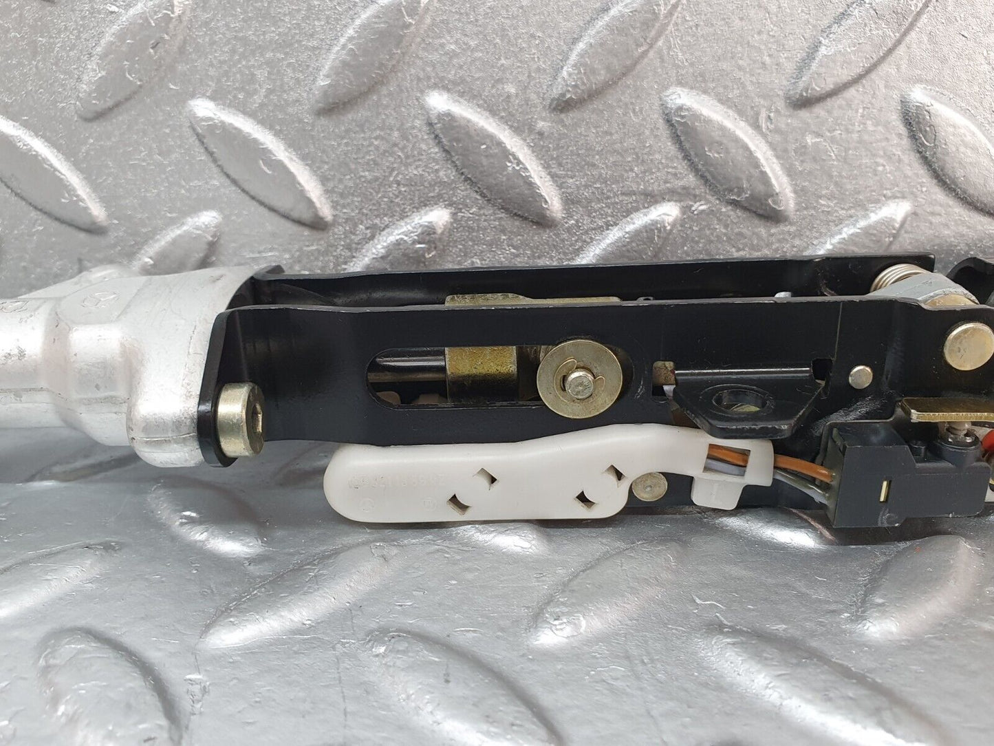 42156 Mercedes-Benz R129 320SL Coupe Soft Top Lock Latch Left 1298000774 1298001672