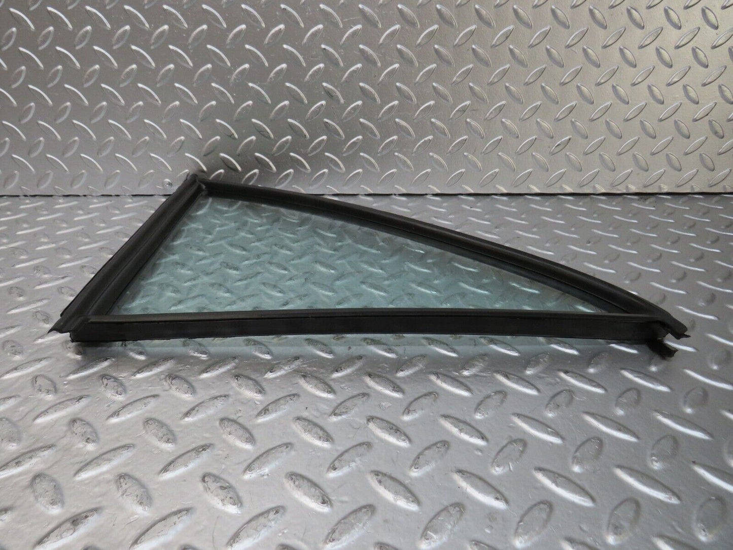 26059 Mercedes-Benz W116 450SE Rear Right Quarter Window Glass
