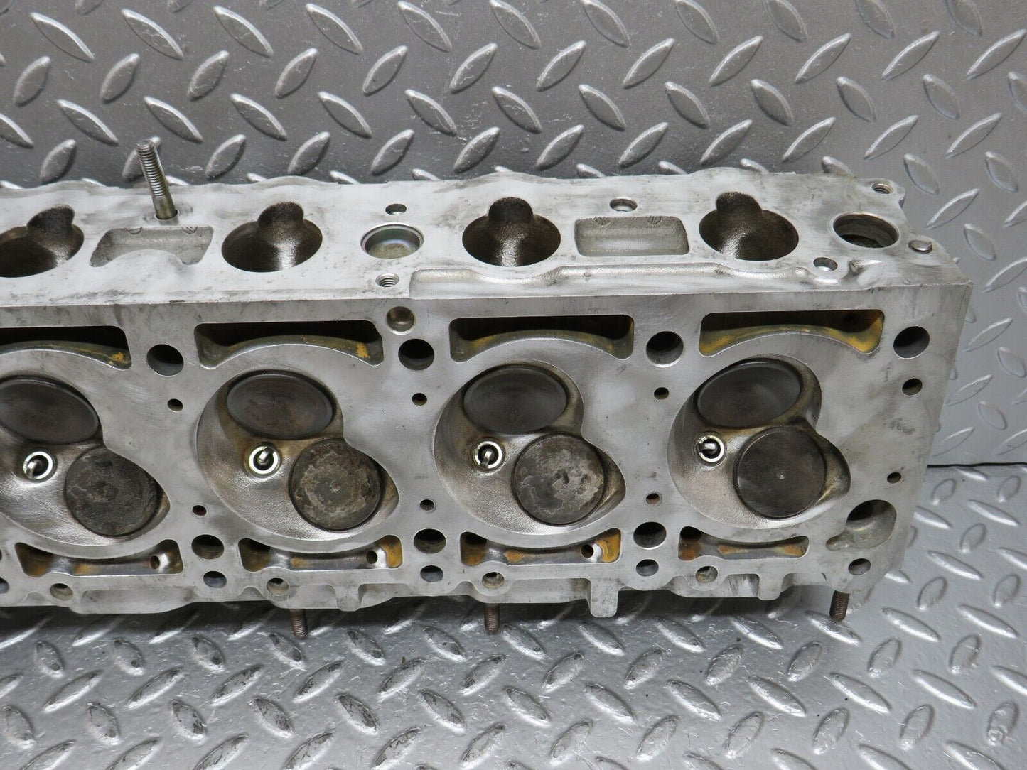 32692 Mercedes-Benz S124 300TE Wagon Cylinder Head 1030161001
