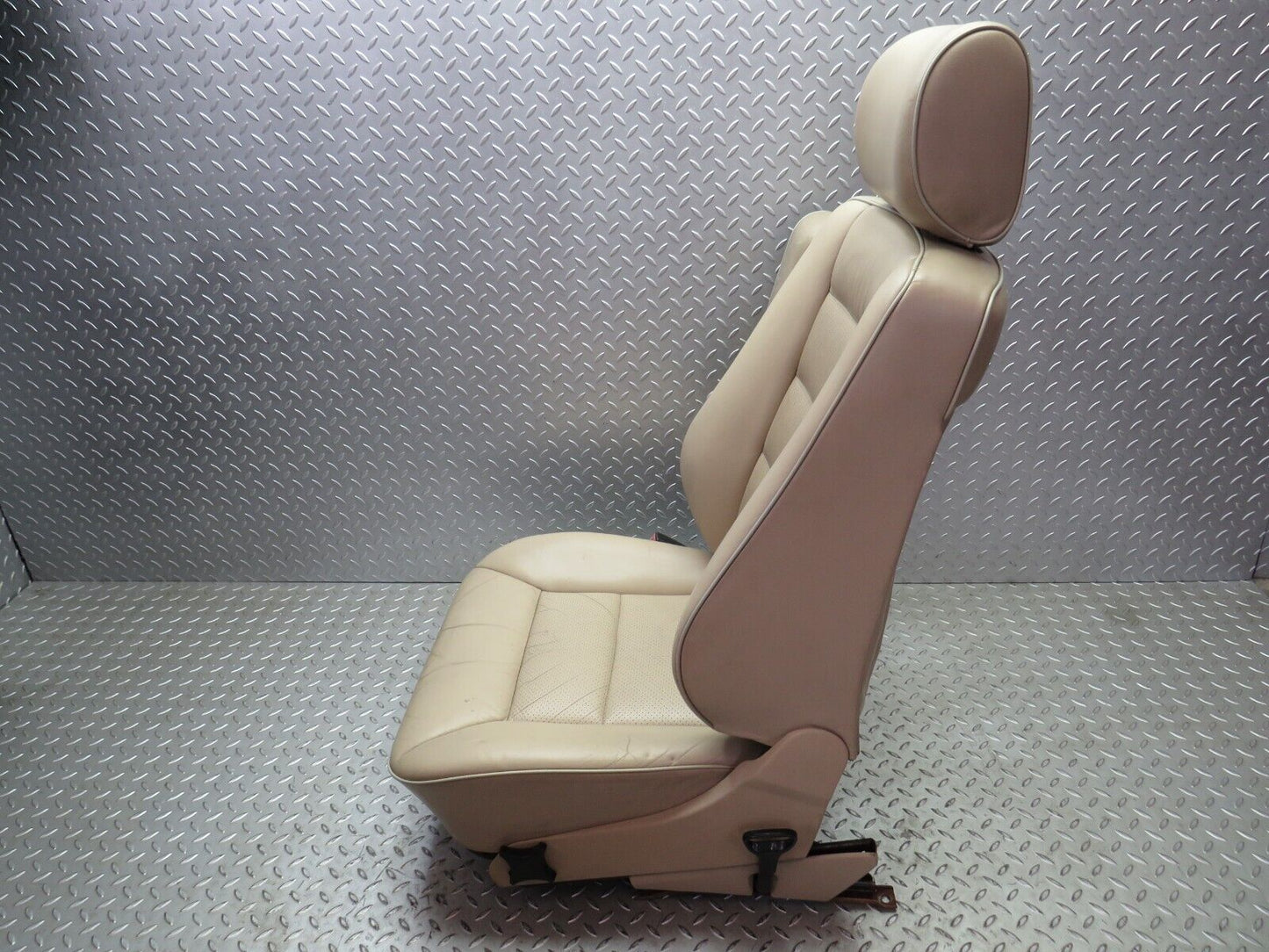 27712 Mercedes-Benz S124 300TE Wagon Front Left Passenger Seat Beige Leather