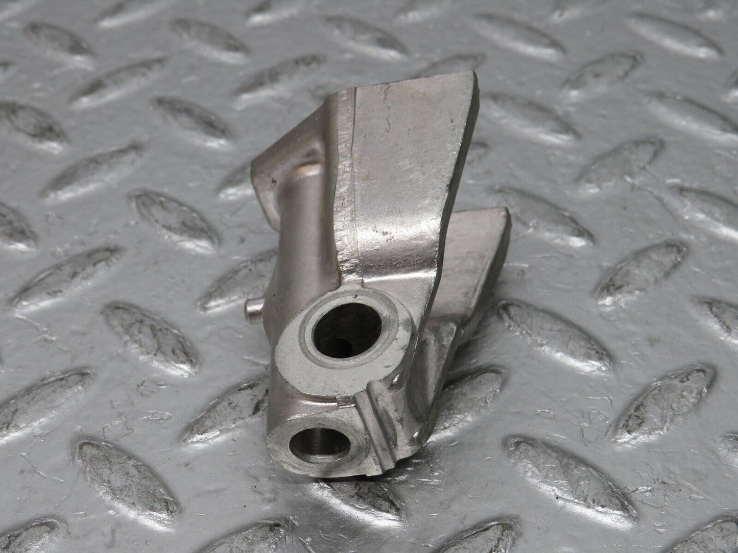0278 Mercedes-Benz W123 220D Rocker Arm Support 6150550110