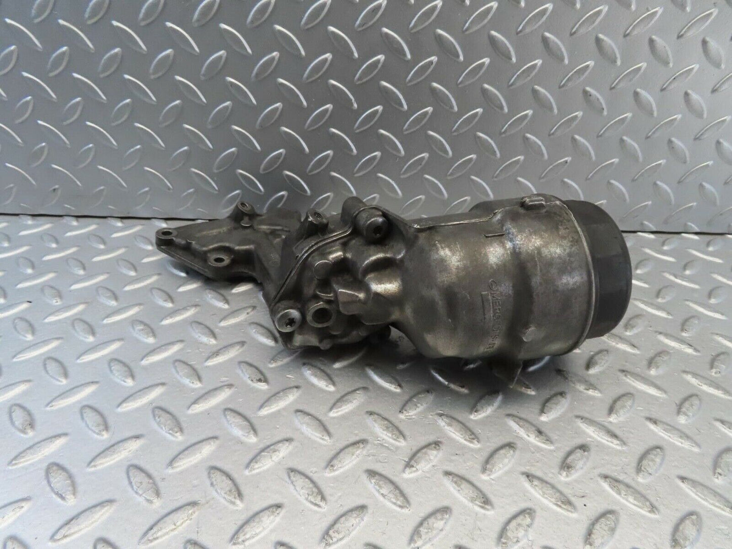 11285 Mercedes-Benz W221 S320 Engine Oil Filter Housing 6740273366