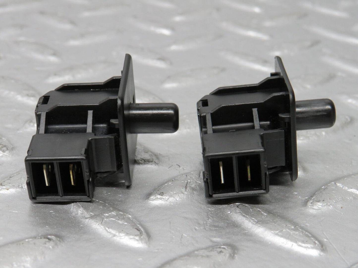 33459 Mercedes-Benz W202 C180 Door Contact Switch 2x 2028202110