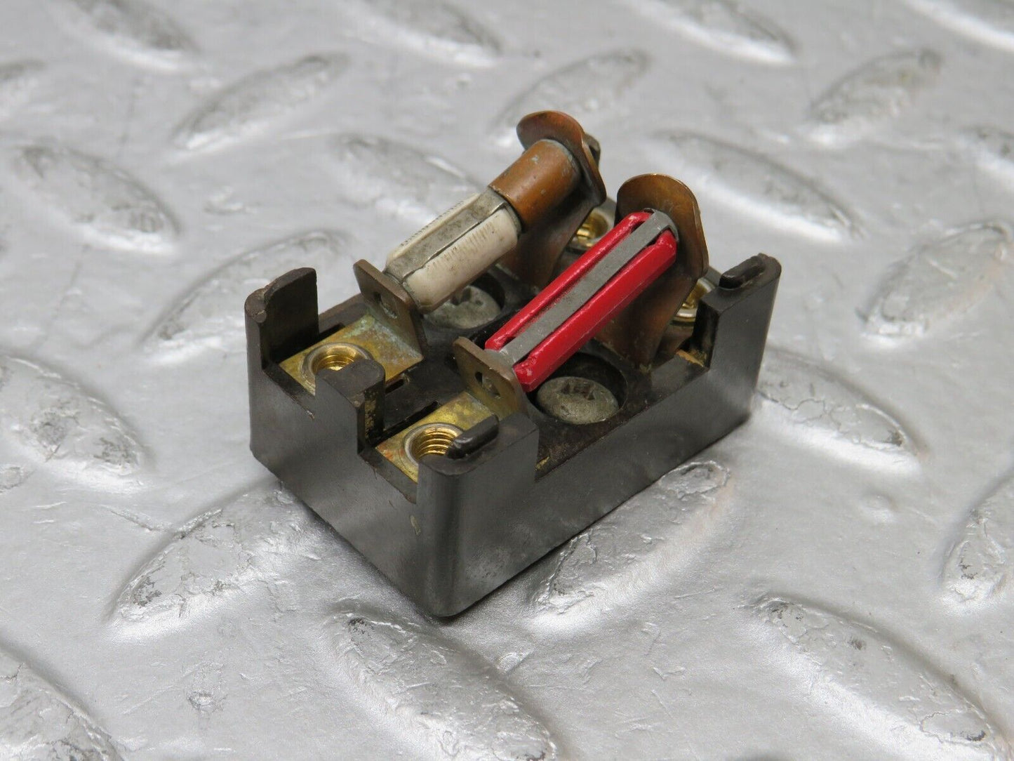37323 Mercedes-Benz W109 300SEL Fuse Box Connector