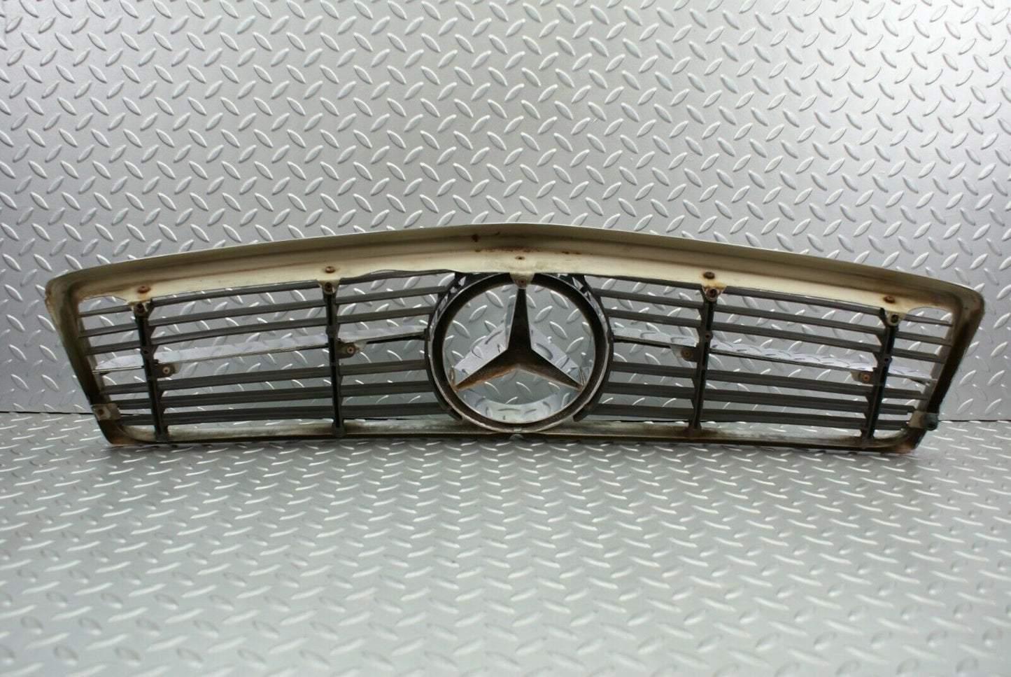 2711 Mercedes-Benz C107 350SLC Coupe Bonnet Grill Chrome